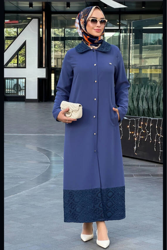 Mahza 7641 Yaka ve Etek Ucu Dantel Detaylı 130 cm Düğmeli Kap Indigo - 1